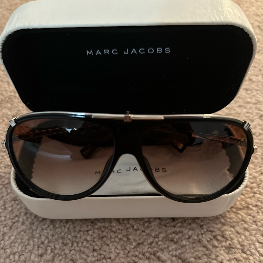 Mens Marc Jacobs Aviator style black with gold trim sunglasses complete w/box